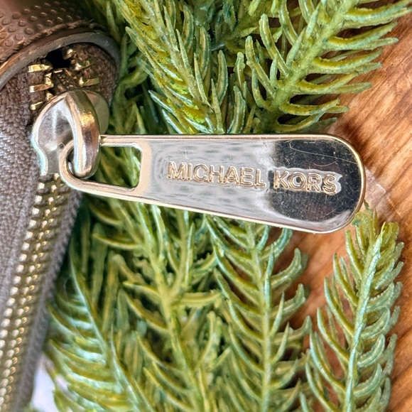 Michael Kors Silver Logo Wallet - Picture 5 of 12